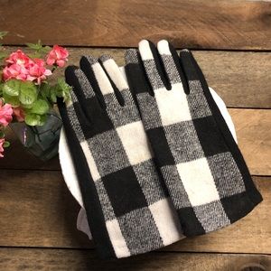 Marcus Adler NY Plaid Gloves